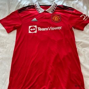 Addidas soccer jersey, Manchester United men’s medium. Like new never wore.